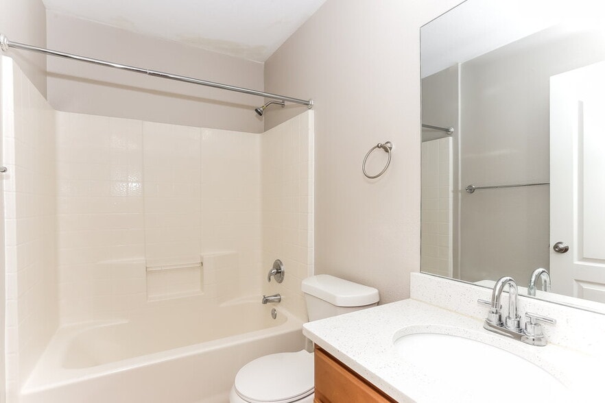 Building Photo - 14090 Crestwick Dr W