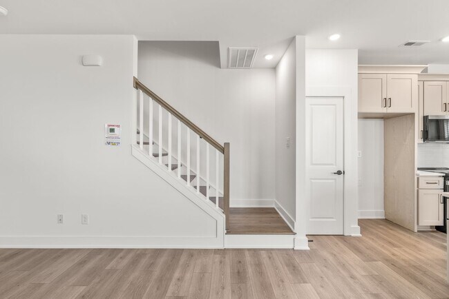 Building Photo - Bright & Modern New Construction Townhome