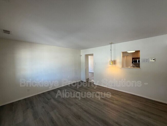 Building Photo - 337 Glorieta St NE