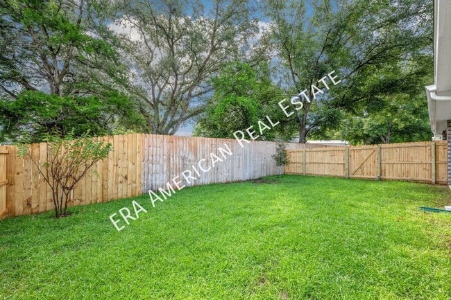 Building Photo - 727 Fairview Dr