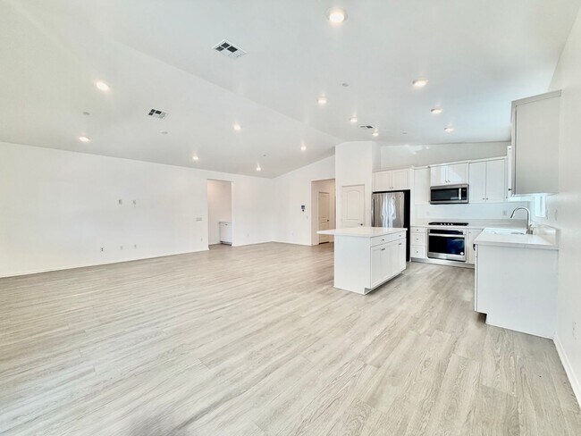 Building Photo - Cul-de-Sac Living in Sagewood | 4 Bed Home with Paid-Off Solar & RV Parking