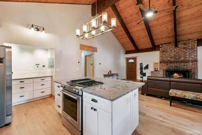 Building Photo - 1617 Cree St