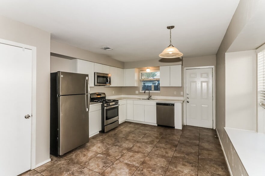 Building Photo - 18714 Andalusian Dr