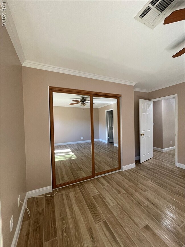 Building Photo - 717 Nectarine Ct