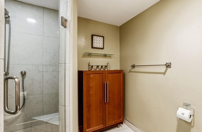 Building Photo - 8101 E Del Timbre Dr