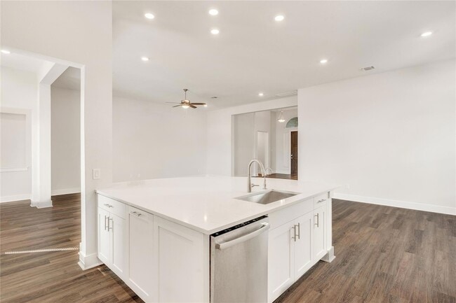 Building Photo - 2216 Bellisa Vis Dr