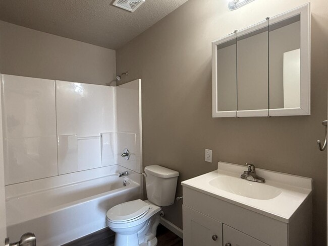 Building Photo - 2416 Haskell St