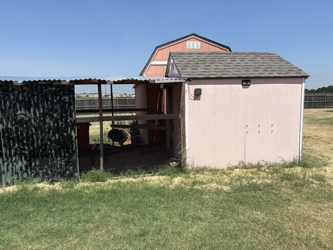 Building Photo - 373 NE Sanders Dr