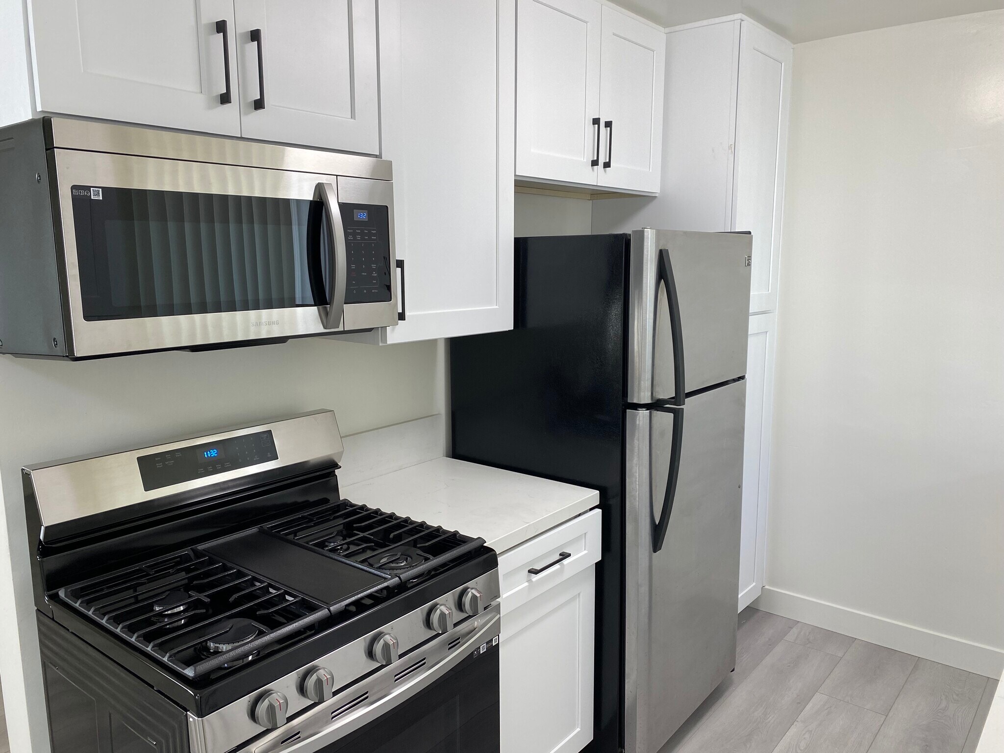 Building Photo - 422 N Hayworth Ave