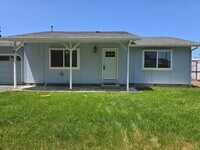 Building Photo - 3 bed 1 bath  Home for Rent in Grants Pass