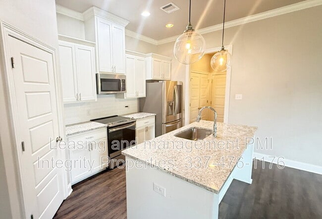 Building Photo - 8103 Stonelake Cir Ave E