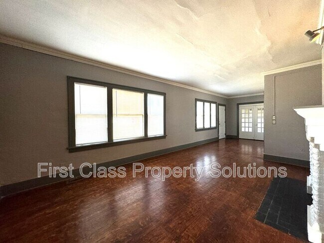 Building Photo - 1400 NW 22nd St