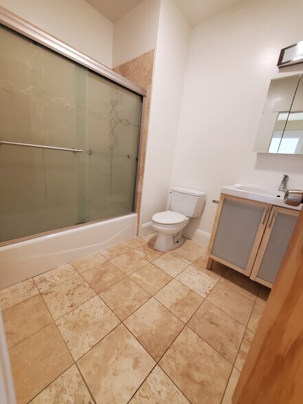 Building Photo - 2597 Telegraph Ave