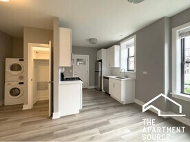 Building Photo - 3943 N Janssen Ave