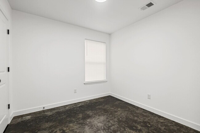 Building Photo - 3187 Millwood Rd