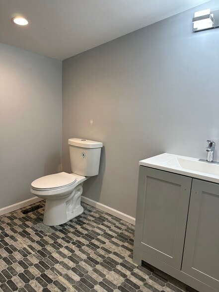 Building Photo - 3404 N Lavergne Ave