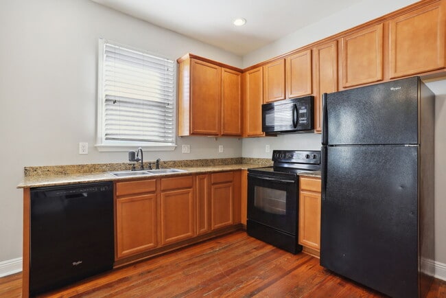 Building Photo - 316 N Miro St