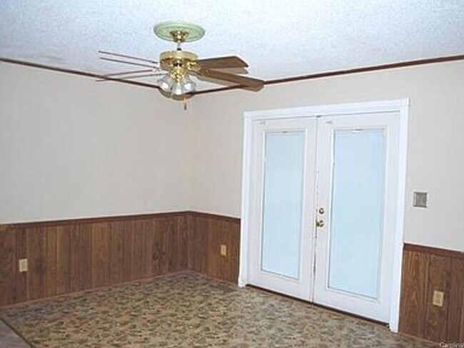 Building Photo - great neighbourhood, spacious 2248 hart rd