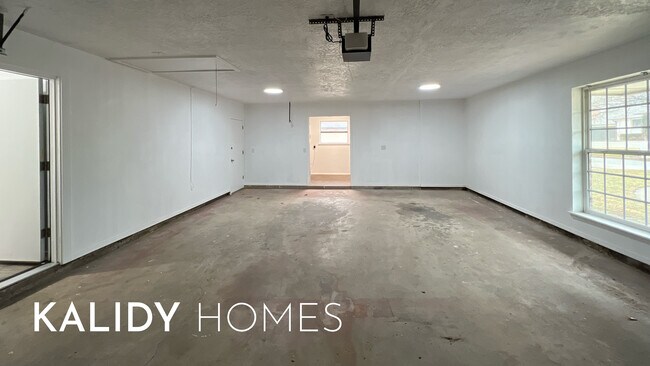 Building Photo - 12510 Maple Ridge Rd