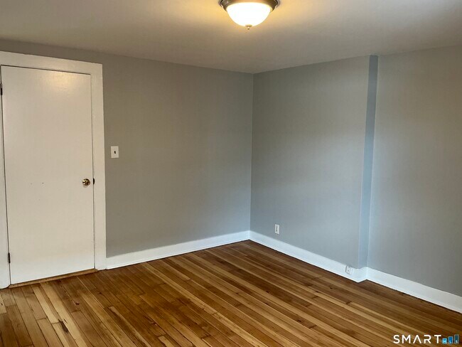 Building Photo - 160 S Main St