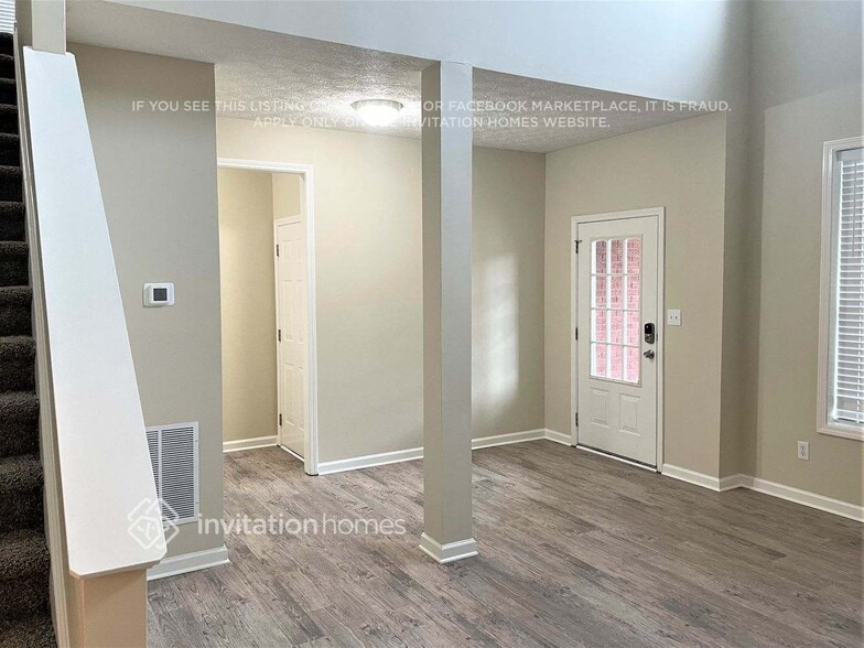 Building Photo - 1987 Ridgestone Run SW