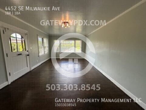 Building Photo - 4452 SE Milwaukie Ave