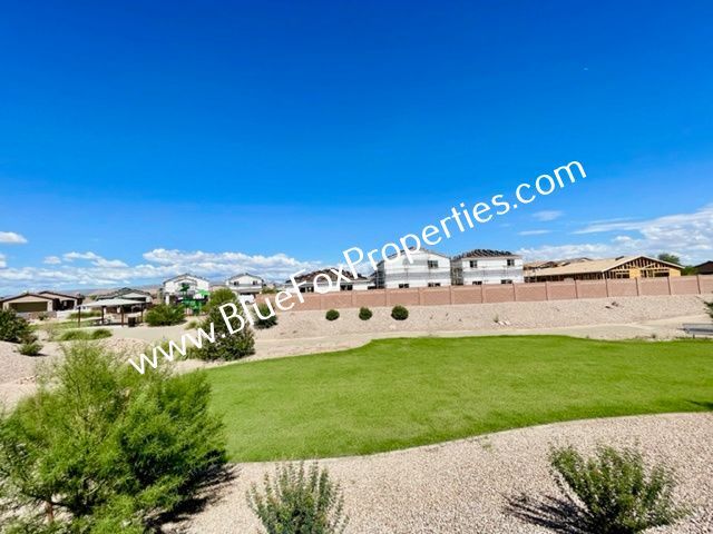 Building Photo - 12854 N Peony Dr