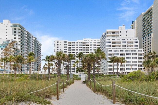 Building Photo - 5005 Collins Ave