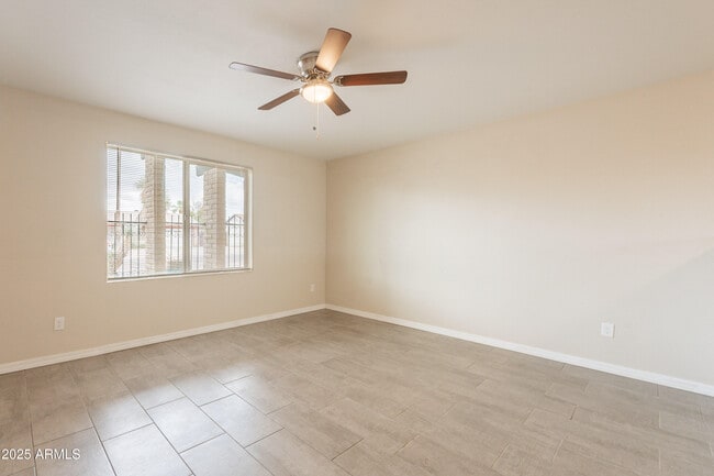 Building Photo - 3422 E Altadena Ave