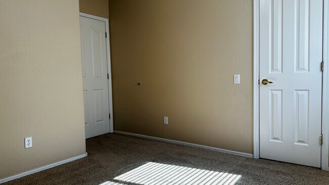Building Photo - 839 E Las Colinas Pl