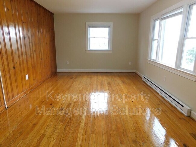 Building Photo - 1008 Perry St