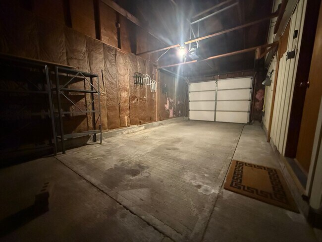 Building Photo - 5008 Valley Ln