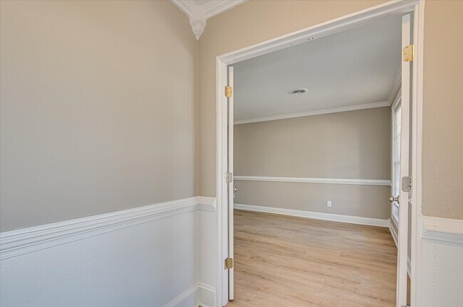 Building Photo - 238 Cavalier Dr