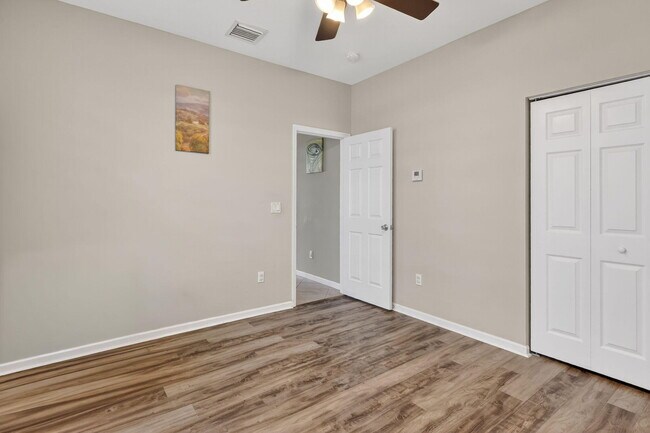 Building Photo - 1971 SW Breezeway St