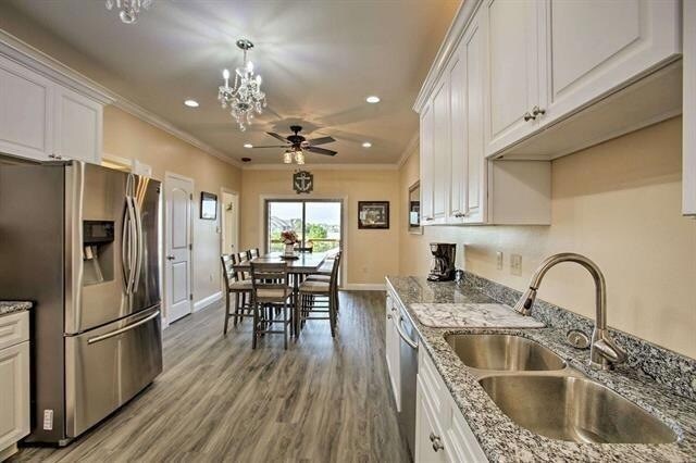 Building Photo - 272 Lakeview Dr