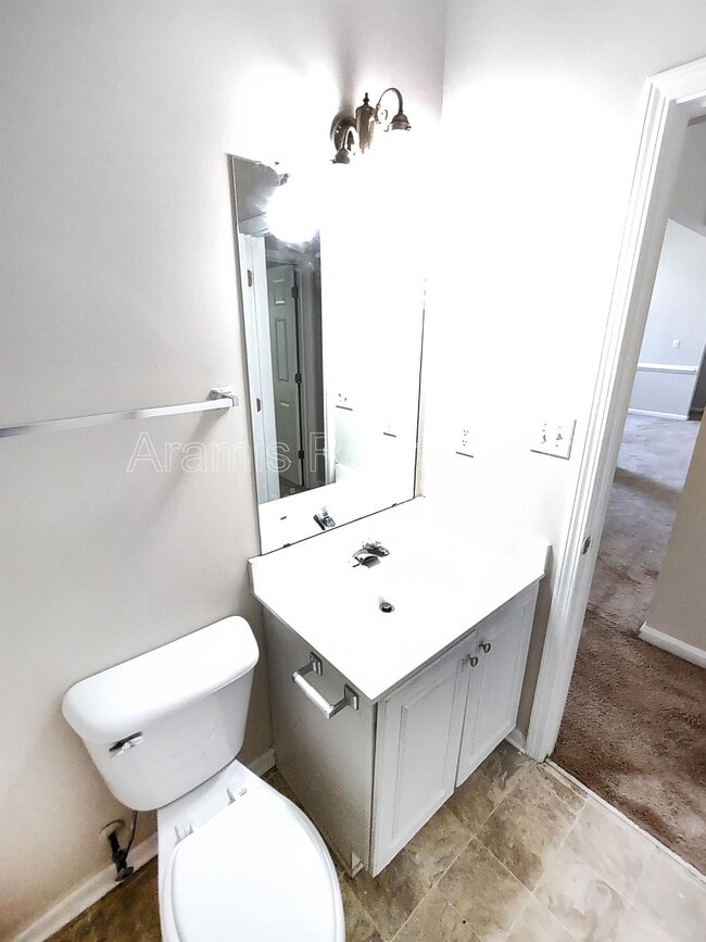 Building Photo - 553 Washington Dr