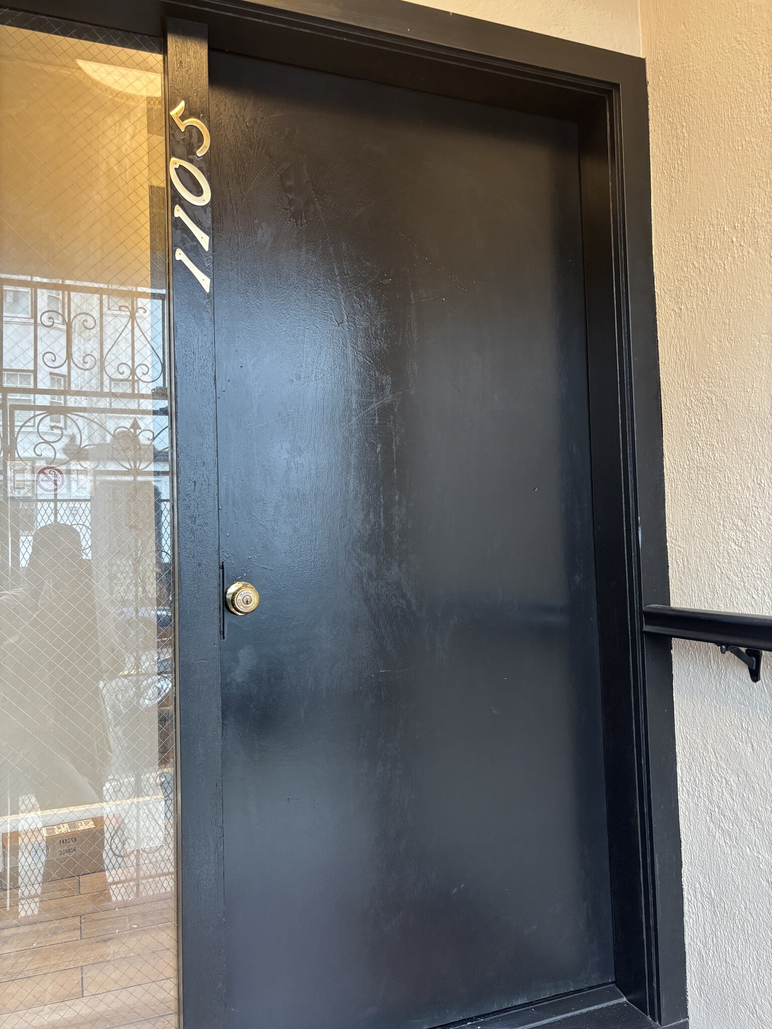 entry to building - 1101 Leavenworth St