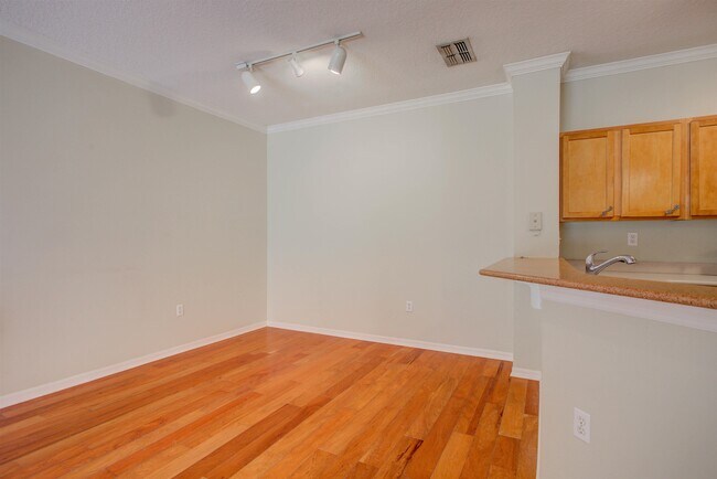 Building Photo - 520 Florida Club Blvd