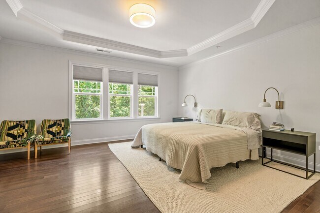 Building Photo - Convenient Carrboro Living in a Spacious 4 Bedroom Home