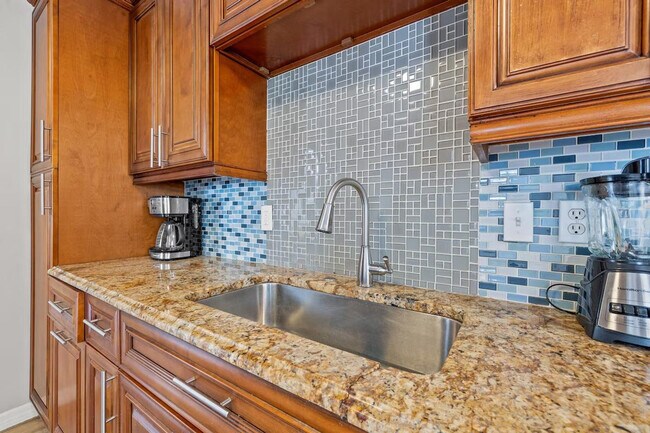 Building Photo - 5805 N 43rd St