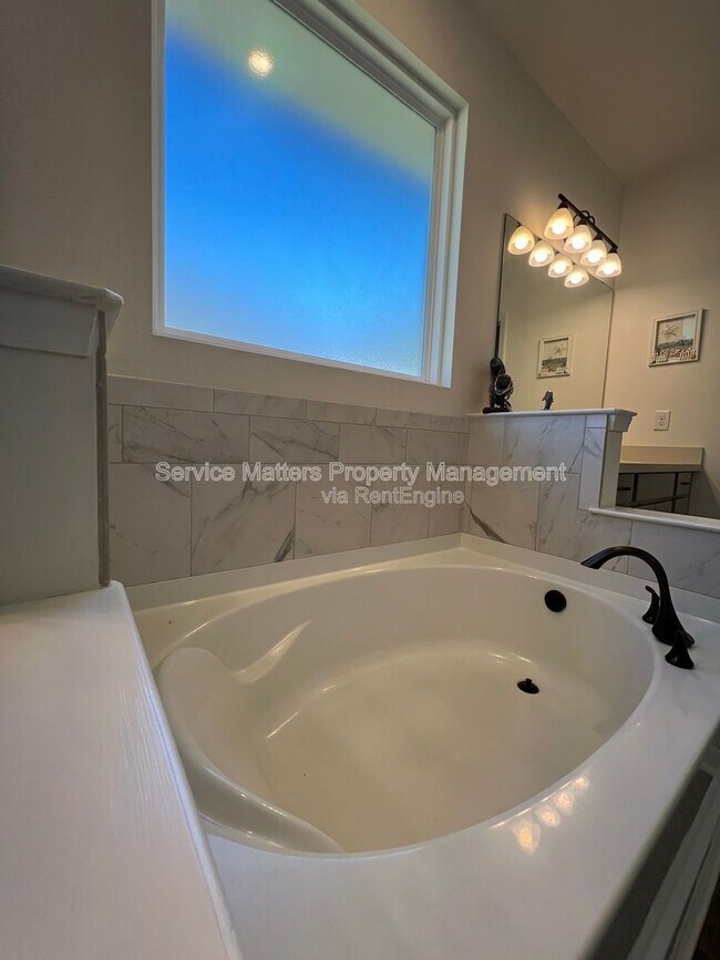 Building Photo - 4130 Lazy Breeze Ln