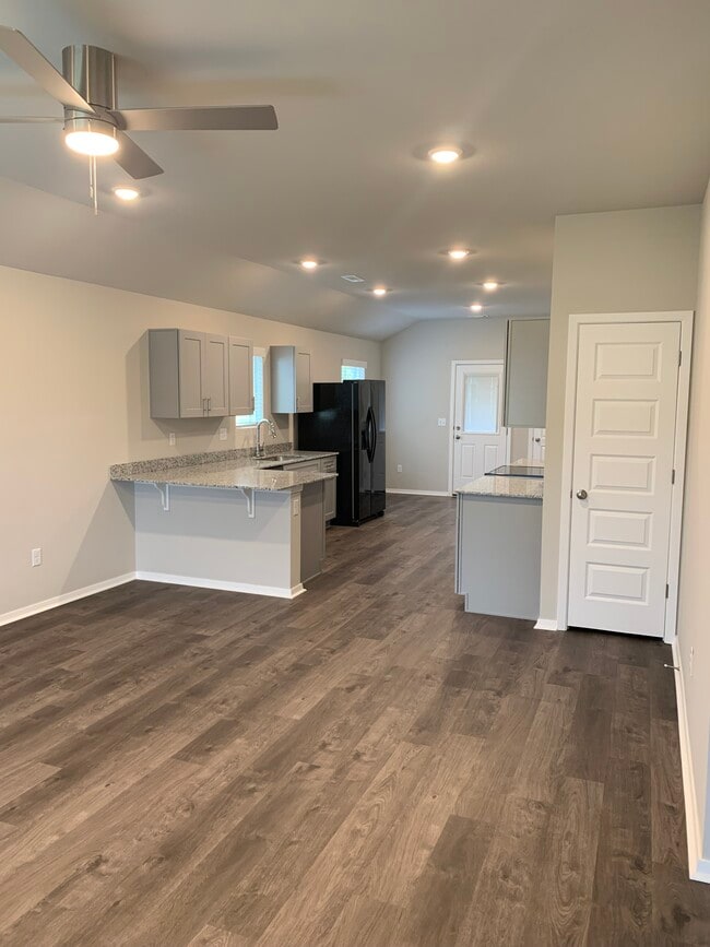 Building Photo - 2566 S Ouachita Dr