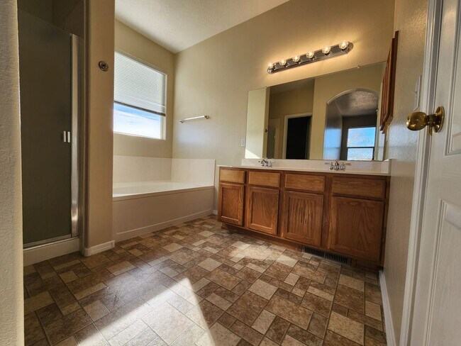 Building Photo - Amazing, Large 3 Bedroom Home in Southwest Albuquerque. Refrigerated Air, 2 Car Garage