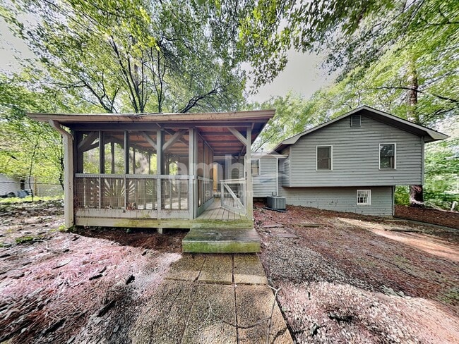 Building Photo - 3664 Stonewall Dr NW