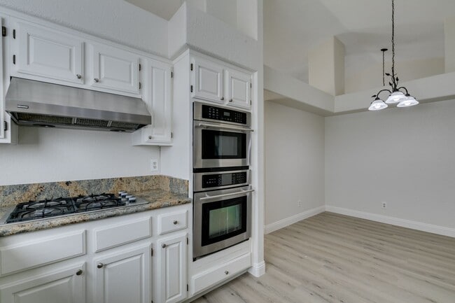Building Photo - Lovely 1 story home near Warm Springs and Green Valley Pkwy with LARGE backyard!
