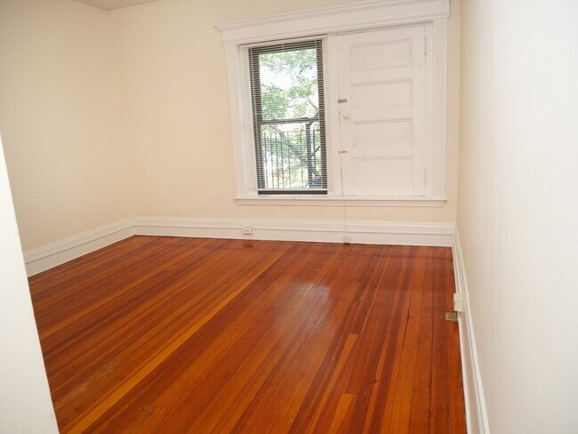 Building Photo - 1382 Beacon St