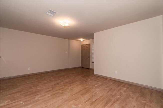 Building Photo - 5702 S Brenwood Dr