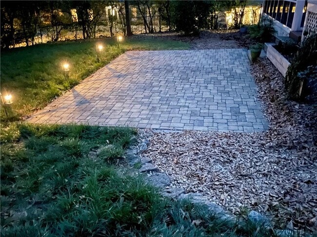 Building Photo - 245 Willow Springs Dr