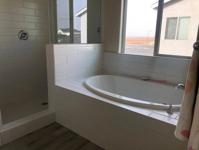 Building Photo - Beautiful Two-Story Home Featuring Granite Kitchen, Large Island & Spa-Style Primary Suite