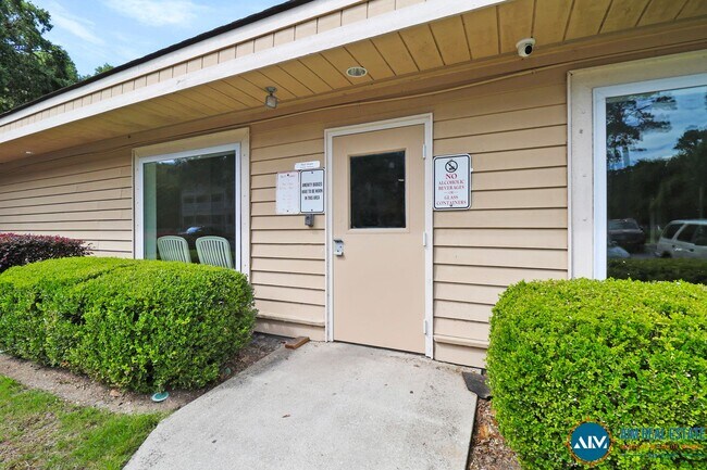 Building Photo - Move-In Ready 2 Bedroom Condo – Steps from Port Royal Sound - Available Now!